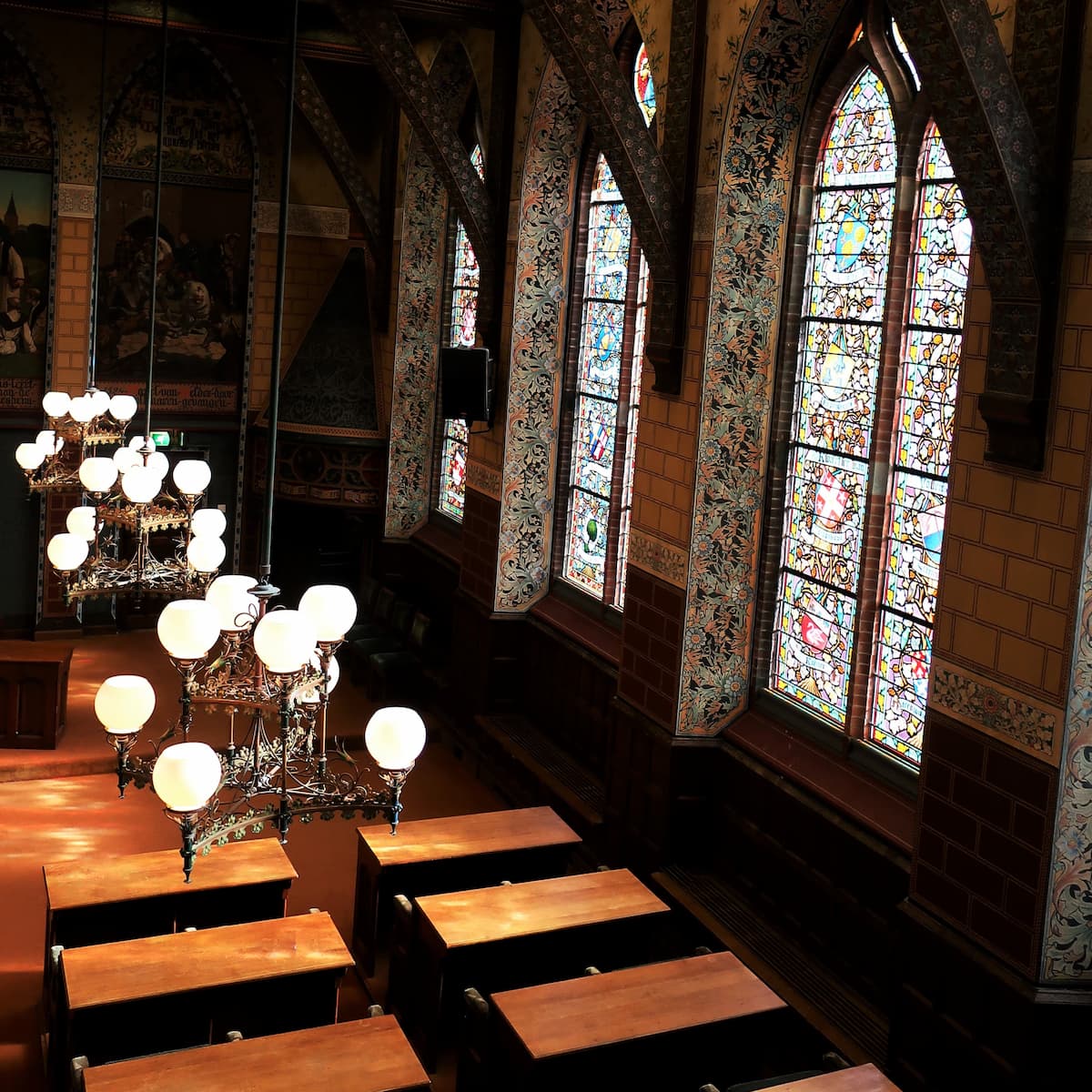 De glas-in-lood ramen van de Statenzaal van Zwolle, rechterkant