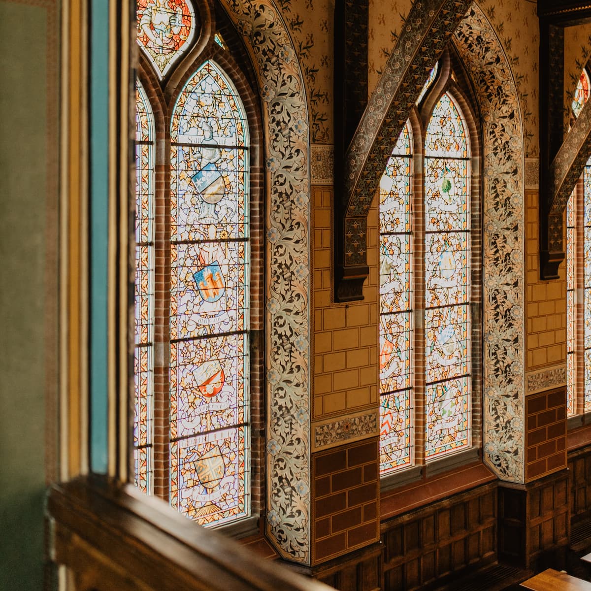 De glas-in-lood ramen van de Statenzaal van Zwolle, linkerkant