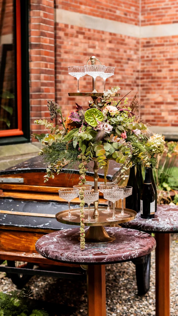 Bruiloft Winand & Sela, champagnetoren in de Binnentuin van Staatsman